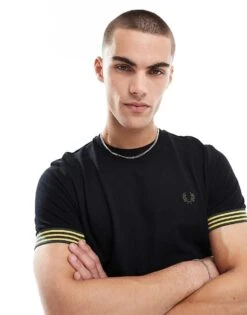 Fred Perry Relaxed T-shirt In Black With Striped Sleeve Cuff For Men
